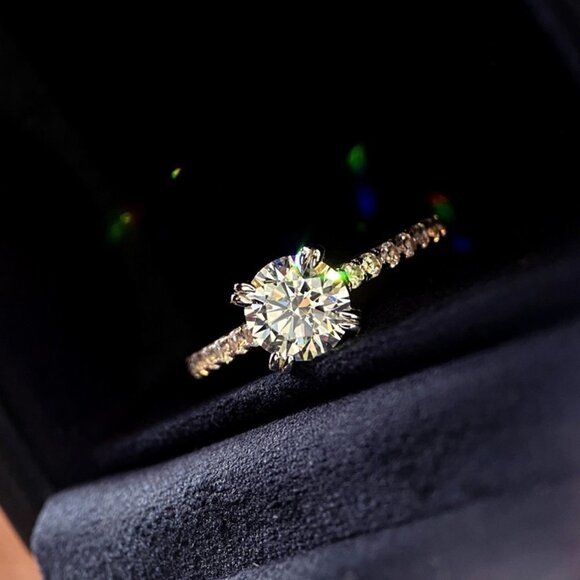 🌸Classic Romantic Shiny Round Zircon Silver Plated Dainty Ring for Women, L175